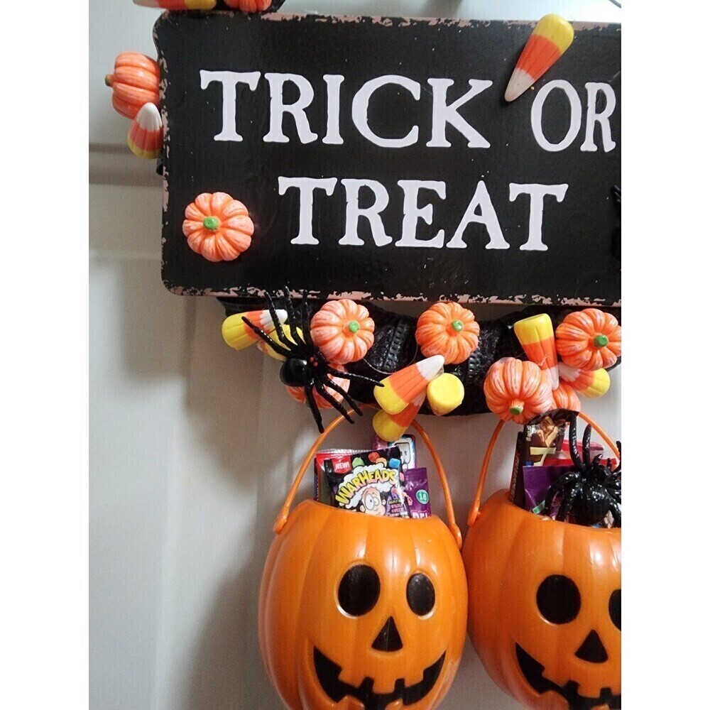 Trick or Treat Halloween Wreath 8 1/2 inches-NEW - Picture 5 of 9
